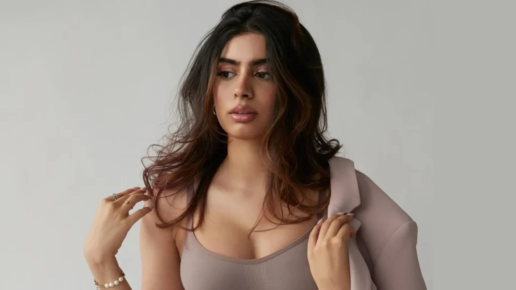 khushi-kapoor-powder-pink-blazer-feature-img1-1920x1080